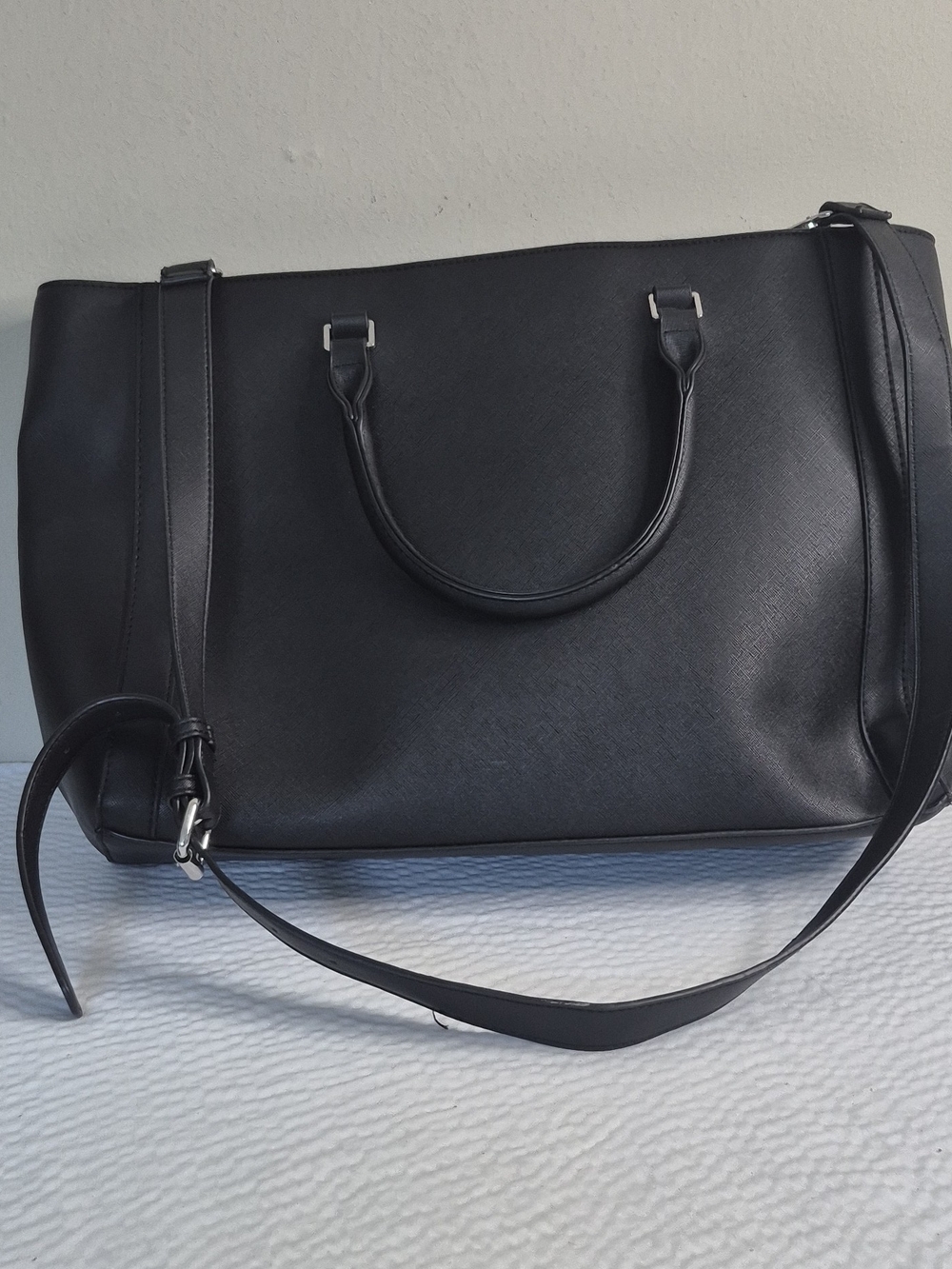 Black Women's Leather Tote Bag with Shoulder Strap